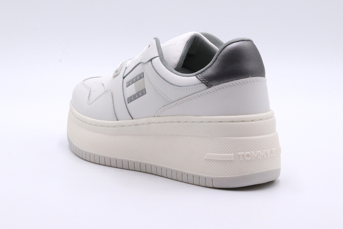 【 Jeans】Retro Basket Flatform Velcro スニーカー Tommy Jeans retro basket flatform sneakers in lilac | ASOS
